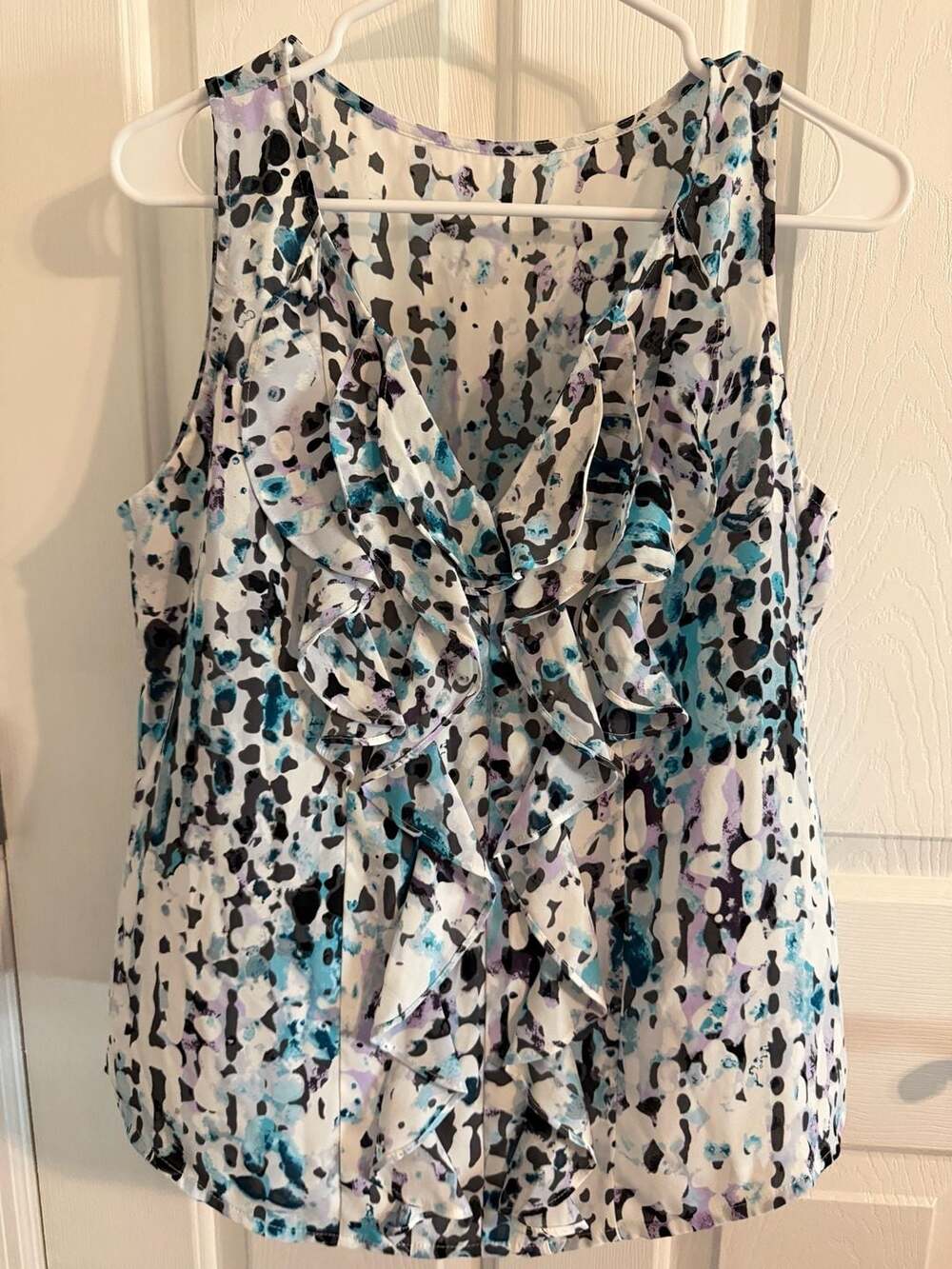 White House Black Market Sleeveless Abstract Print Ruffle V-Neck Blouse
